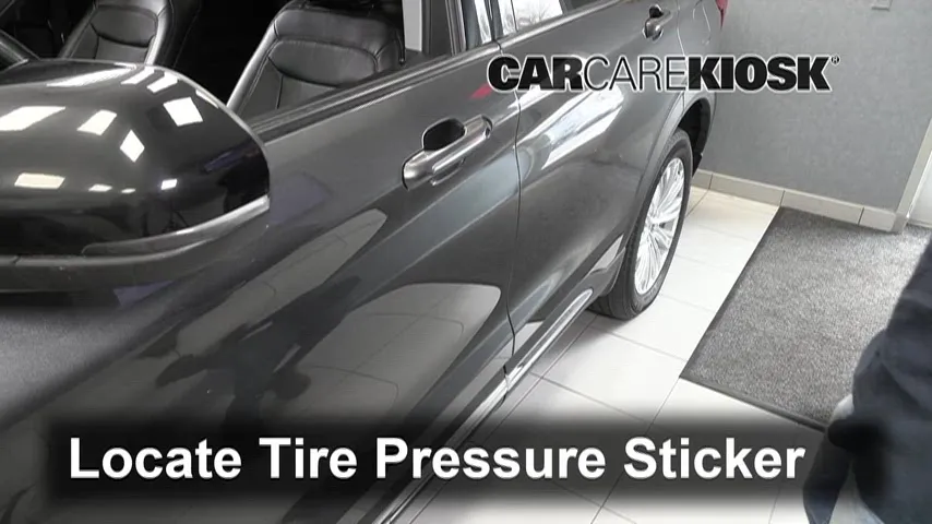 2022 Ford Explorer Limited Hybrid 3.3L V6 FHEV Tires & Wheels Check Tire Pressure